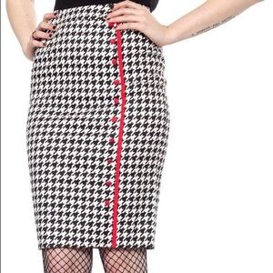 Houndstooth pencil skirt w/ red button detailing